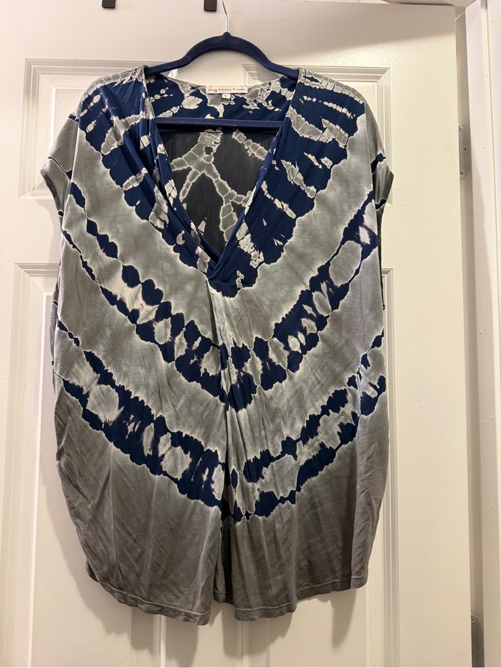 Young fabulous and broke Tie-Dye V-Neck Short Sleeve Top - Navy & Gray